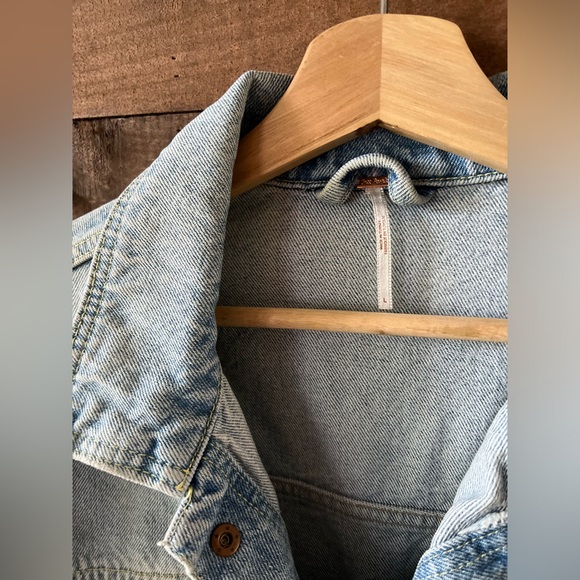 Free People Dillon Denim Jacket Cropped Lightwash Distressed Cropped Jacket - Picture 6 of 10